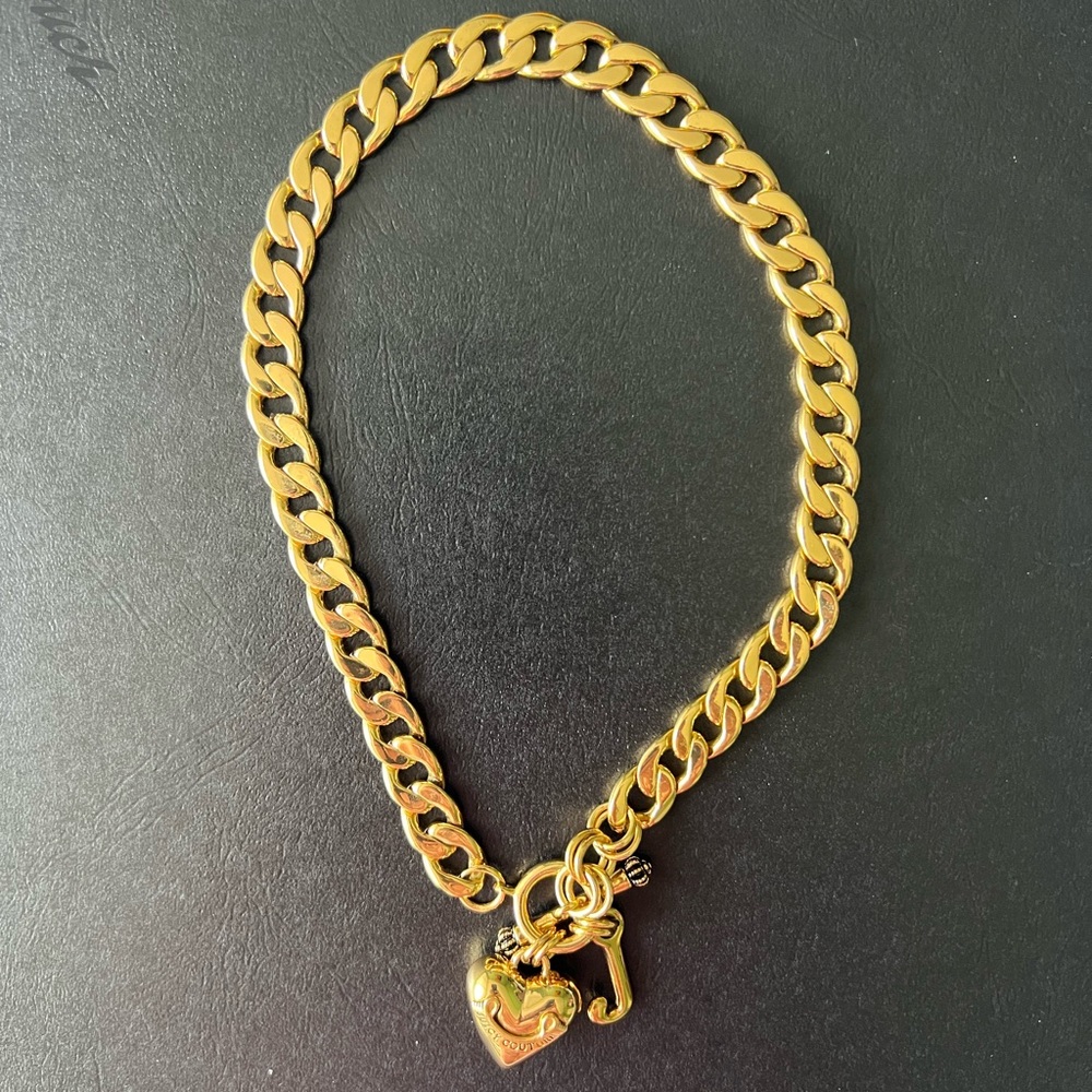 Pre-owned Juicy Couture Toggle Heart Necklace